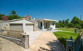 Villa Emily In Countryside